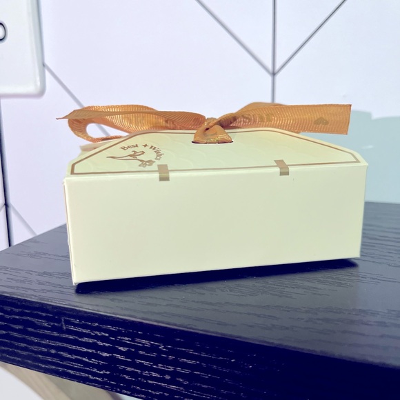 HANDMADE BEESWAX LIP BALM SET - Picture 2 of 5